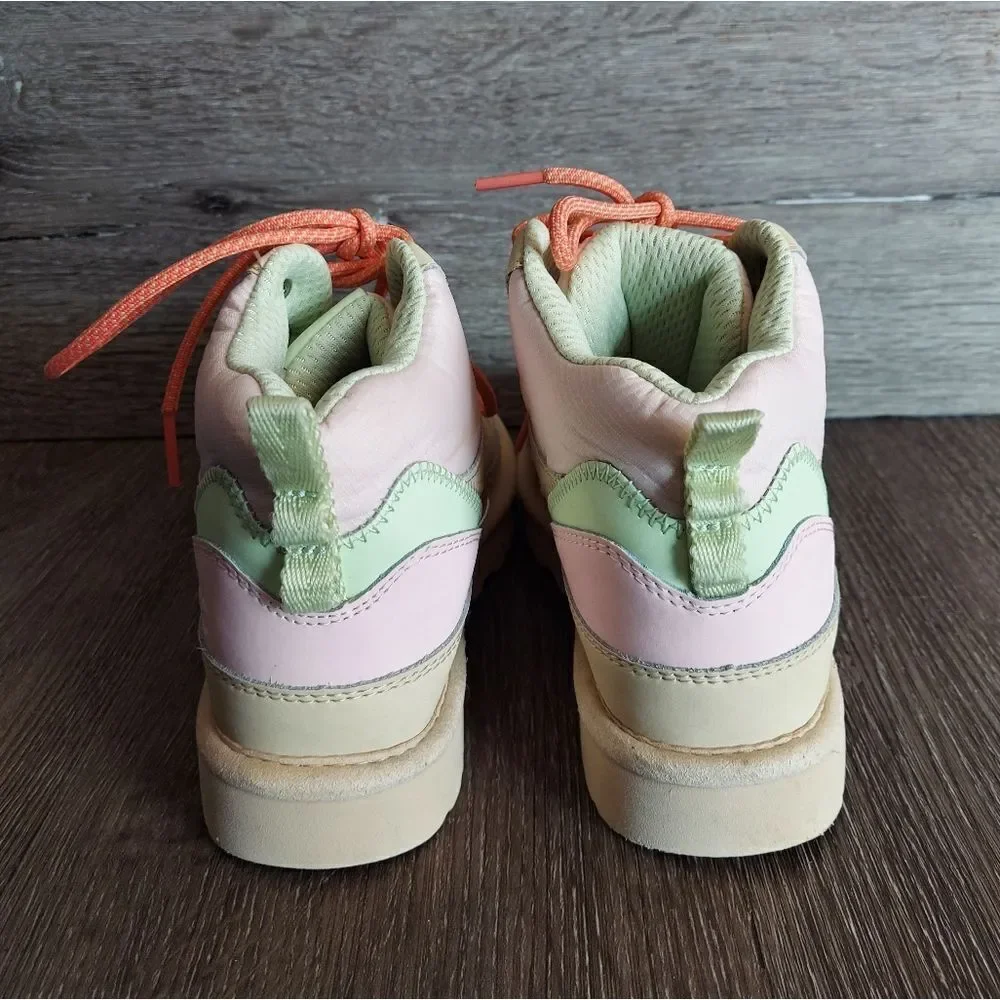 Womens UGG Highland Hi Heritage Sneaker Size 6